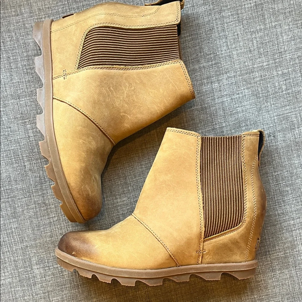 SOREL Joan of Arctic Wedge II Chelsea Leather Boots Slip-On Tan 10.5